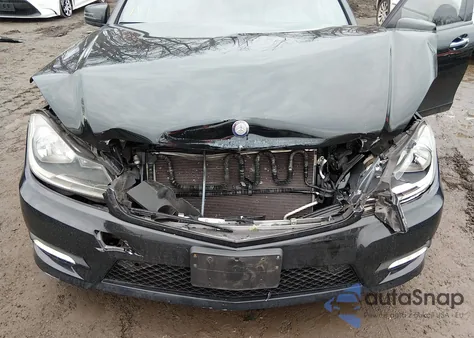 2012 Mercedes-Benz C 300 Luxury 4Matic/Sport 4Matic z USA, uszkodzony, nr VIN WDDGF8BB5CR199398